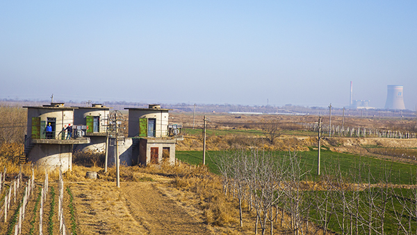 1582071909146118.jpeg 02 每次巡檢井群單趟六公里,由于疫情各個路口封路大家只能步行,每次巡檢需要兩到三小時。.jpg