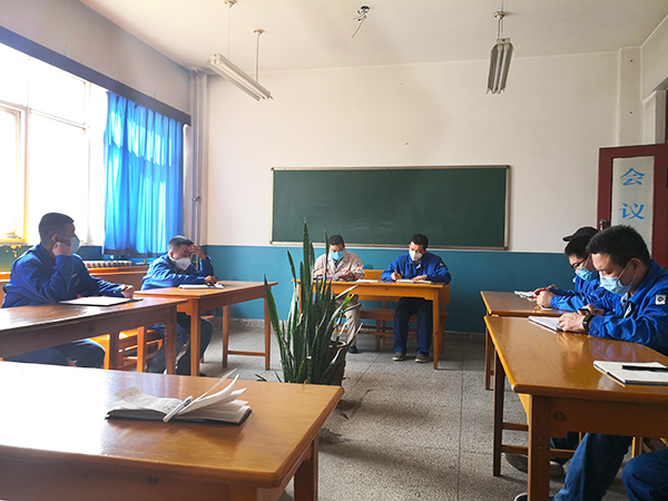 1584576327980656.jpeg 趙強參加技術例會.jpg