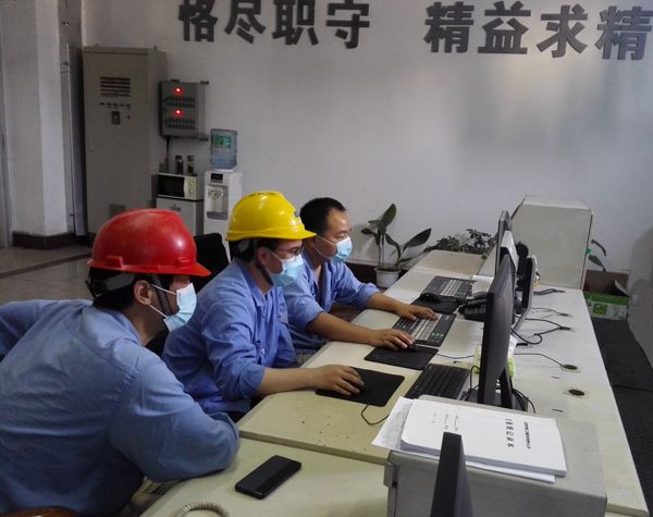 1588374088698415.jpeg 車間值班主任技術員全程監督3號鍋爐停車 (2).jpg