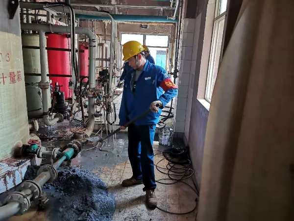 1605405142362372.jpeg 圍擋現場積水.jpg