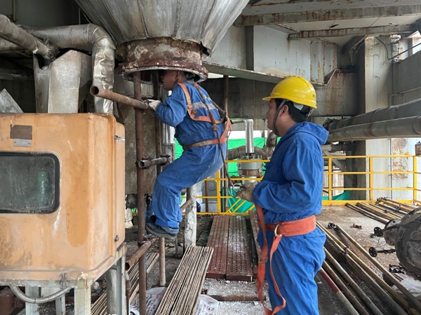 1606285567579322.jpeg 1、清理人員相繼進入FA203內.jpg