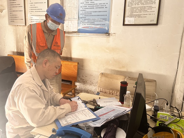 1652686086662466.jpeg 圖一 藏琨簽票.jpg