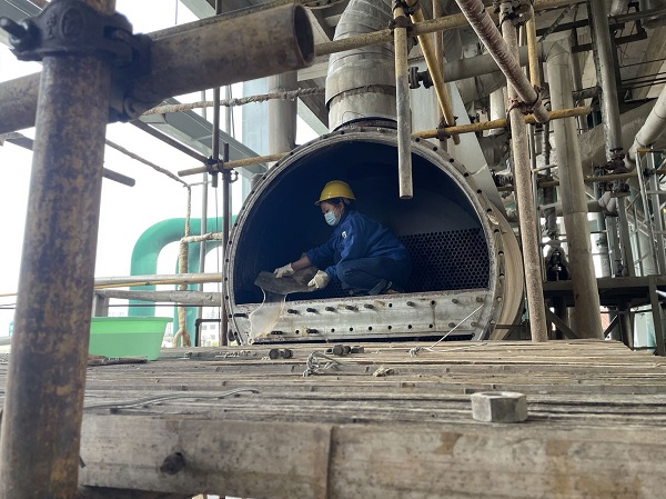 1652744727963043.jpeg 尿素高壓吸收器全面檢修完畢.jpg