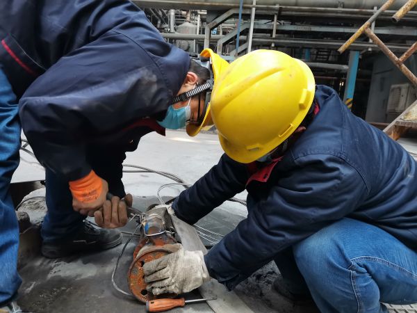 1673593540251939.jpeg 工藝人員自主更換潛水泵出口管線.jpg