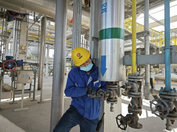 1678927201358999.jpeg 3月15日解朝陽更換低溫甲醇洗界區(qū)原水內(nèi)漏閥門.jpg