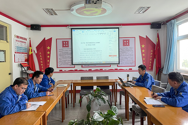 1681303286660854.jpeg 4月12日上午10點,動力車間黨支部在黨員活動室組織召開4月份黨風廉政建設專題會議,學習貫徹公司紀檢委員例會精神,安排部署支部二季度黨風廉政建設重點工作。.jpg