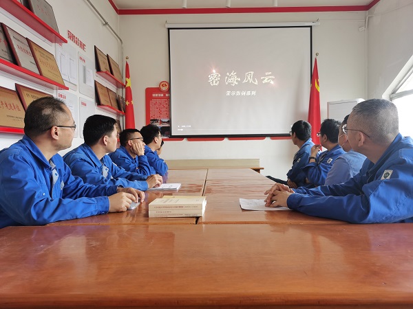 1683776703170956.jpeg 5月10日,尿素車間管理組與化工班組共同觀看保密教育警示片密海風云.jpg