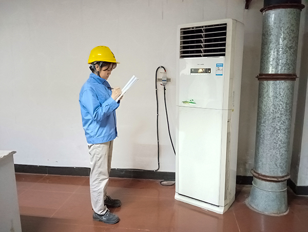 7月1日，馮香妮在每日的巡檢中對機柜間空調進行檢查記錄.jpg