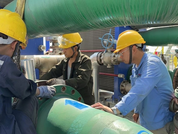 1690504242507397.jpeg 魏翔在現場學習設備拆檢后內部構造.jpg