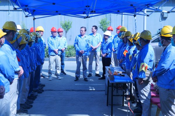 1692240958958024.jpeg 公司領導慰問一線員工2.jpg