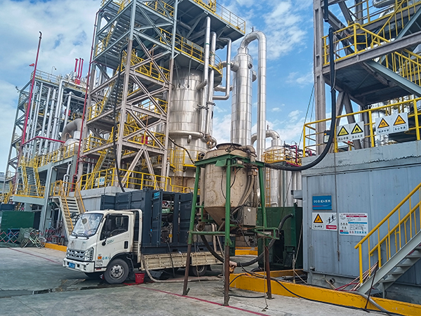 1692870906277687.jpeg 8月中下旬,乙二醇合成催化劑裝卸現場 (1) 600.jpg