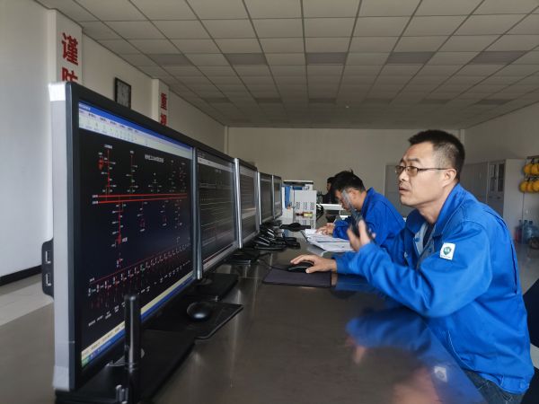 1698374941256582.jpeg 馮向陽與運行員工溝通現場故障處理情況.jpg