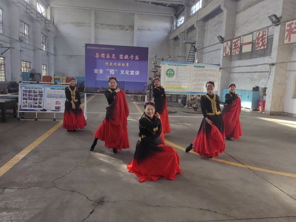 1700438118375955.jpeg 退休辦舞蹈隊載歌載舞3.jpg