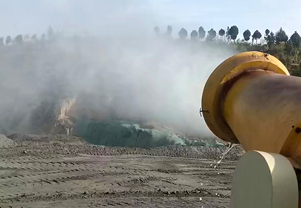 1702863828209975.jpeg 2023年11月運銷市場部冬天藍天保衛戰渣場露天霧炮抑制揚塵.jpg