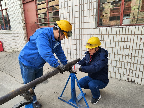 1703758576388453.jpeg 雷海波自制“小鋼炮”1.jpg