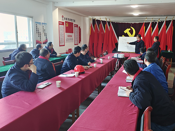 1703844256319874.jpeg 12月27日14:10,合成車間工藝人員講解工藝流程.jpg