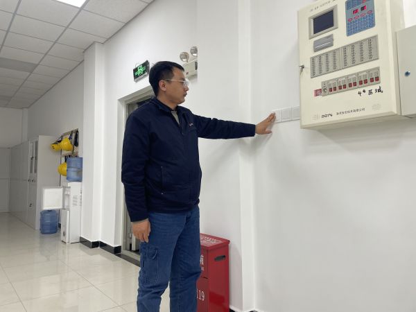 1712534703979154.jpeg 電儀分部員工張萌保持下班關(guān)燈關(guān)電腦的好習(xí)慣.jpg