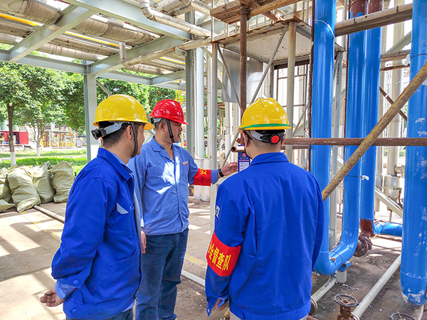 1712894412873566.jpeg 車間副主任檢查現場環境安全狀況.jpg