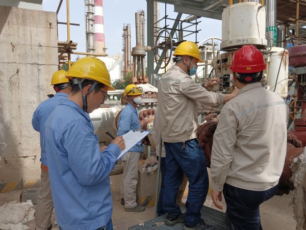 1713398207657757.jpeg 三期檢修現場,計控電儀部在進行“精益檢修 安全有我”主題活動的安全檢查(2).jpg