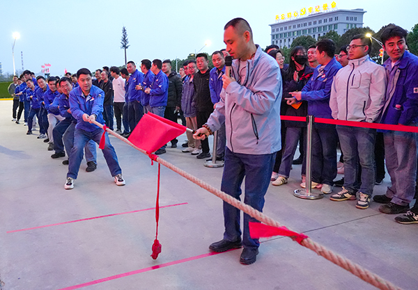 1713405691863433.jpeg 4.16-4.17渭化集團彬州公司職工拔河比賽丨“活力”四射 “繩采”飛揚 附圖1.jpg