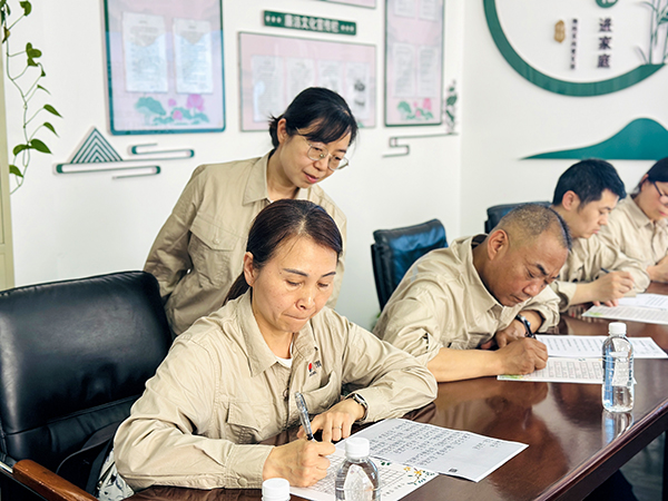 1713508294966573.jpeg 4月18日下午,物料車間黨支部組織運行崗位職工開展“書廉韻 倡廉潔”仿宋字書廉比賽。 (2).JPG