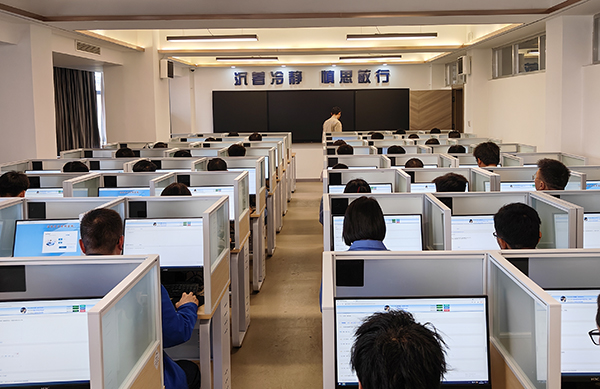 1714285878357213.jpeg 4月26日動力車間組織員工進行第一季度業務知識考核.jpg