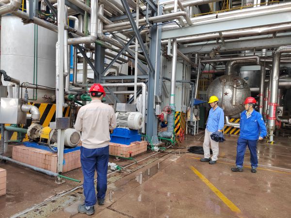 1714457852246021.jpeg 4月29日,計控電儀部部門領(lǐng)導、安全員、工段長帶隊冒雨對生產(chǎn)現(xiàn)場各片區(qū)進行節(jié)前安全大檢查1.jpg