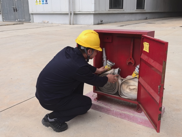 1714541455840900.jpeg 5月1日,彬州公司消防隊現場檢查消防設施3.jpg