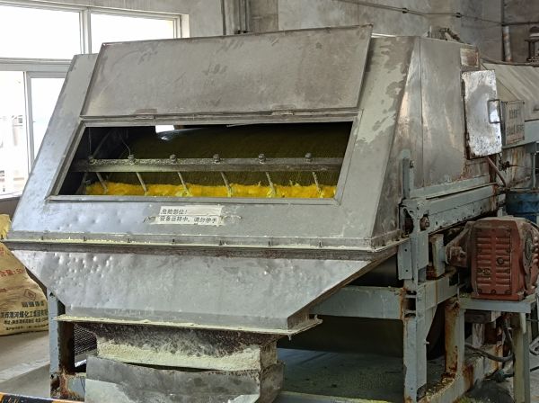 1714778576569944.jpeg 5月2日,搶修完成后,造粒機(jī)試運(yùn)行調(diào)試.jpg