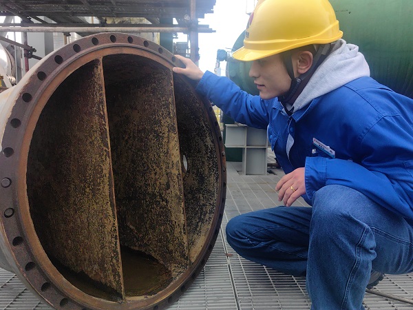 1715037387679657.jpeg 檢查換熱器內件.jpg