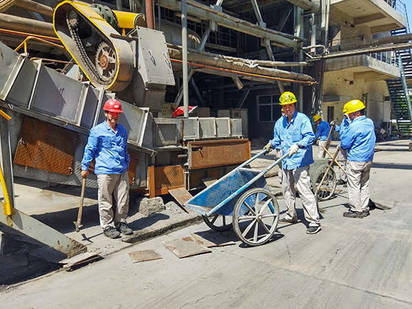 1715754919100395.jpeg 現(xiàn)場地溝清理.jpg