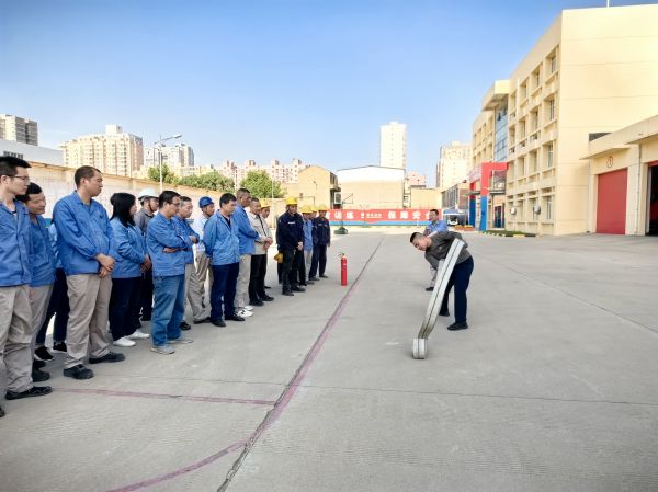 1716164993120687.jpeg 5月16日。示范如何拋消防水帶.jpg