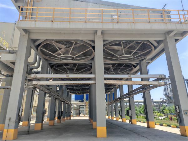 圖1 6月24日，清洗后空冷島實況。肖歡  攝.jpg