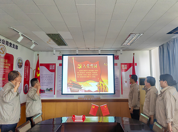 1719988764718701.jpeg 7月2日,實業支部黨員過政治生日重溫入黨誓詞.jpg