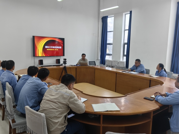 1721197648458224.jpeg 賀捷坤在儀表會議室組織儀表工學習煤化工儀表設備典型事故匯編.jpg