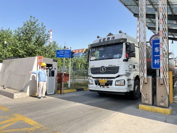 1722213446699163.jpeg 行政保衛部巡查人員交通疏導2.jpg