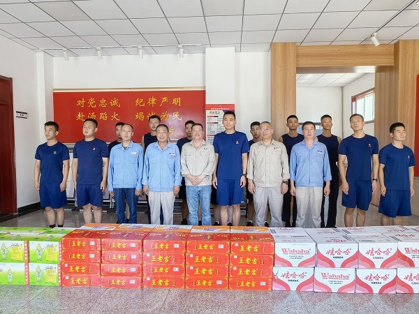 1722590900629527.jpeg 8.1日上午,行政保衛部代表公司慰問渭南高新區消防救援大隊.jpg