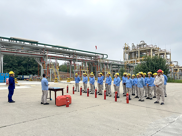 1723166835864915.jpeg ②8月8日 消防隊長王曉宏為630罐區崗位人員進行消防基礎知識講授.jpg