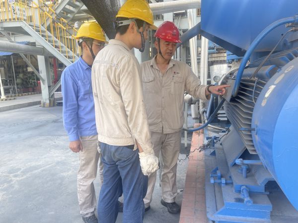 1724200470918005.jpeg 車間副主任張寶利和工藝技術員劉勇帶隊開展抽查.jpg