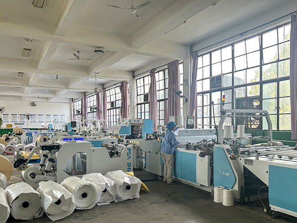 1724402897650678.jpeg 切縫套印生產線穩定運行中.jpg