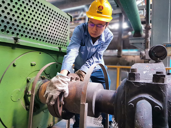 1726639834185881.jpeg 9月17日中秋節(jié)上午8點(diǎn)15分郝志豪對(duì)備機(jī)進(jìn)行盤車 600.jpg