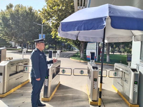 1728012259797839.jpeg 門衛 任卓_副本.jpg