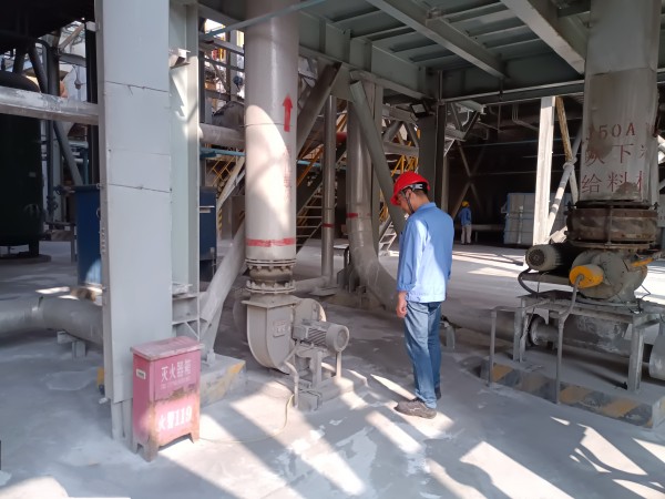 1729234371730231.jpeg 近日,由部門領(lǐng)導(dǎo)、安全員帶隊對現(xiàn)場設(shè)備設(shè)施進(jìn)行安全檢查2.jpg