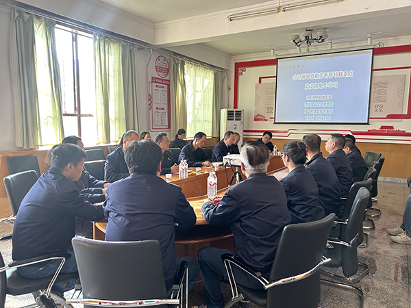 10月24日下午，計劃財務部黨支部、渭河塑業(yè)公司黨支部和華工科技黨支部聯(lián)合開展集中學習暨黨風廉政建設工作指導研討會。.jpg