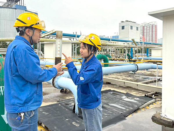 1730601368348074.jpeg 查看污泥sv30和上清液出水情況,看是否需要調整冬季污泥濃度.jpg