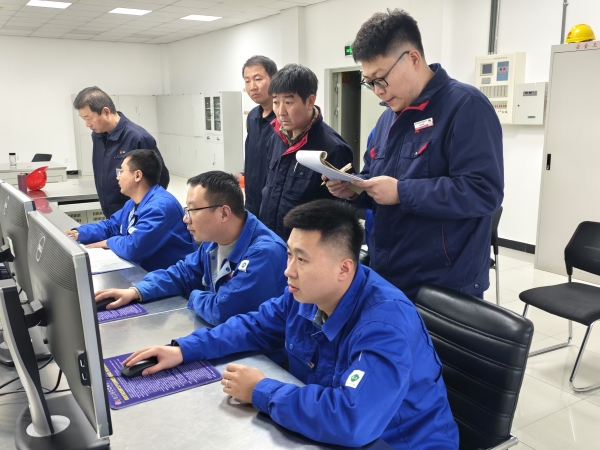 1732083645799084.jpeg 11月17日 運行人員調整電力系統參數.jpg