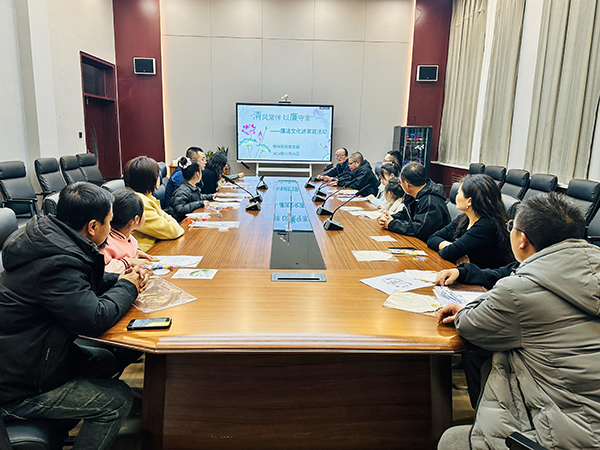 1733110803704867.jpeg 11月30日晚,物料車間黨支部開展“清風常伴 以廉守家”為主題的廉潔文化進家庭活動.jpg