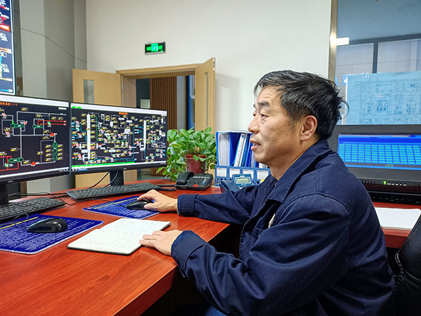 1733445624122172.jpeg 2024年11月伍思盈在彬州生產部從DCS畫面對外送蒸汽流量計進行統計.jpg