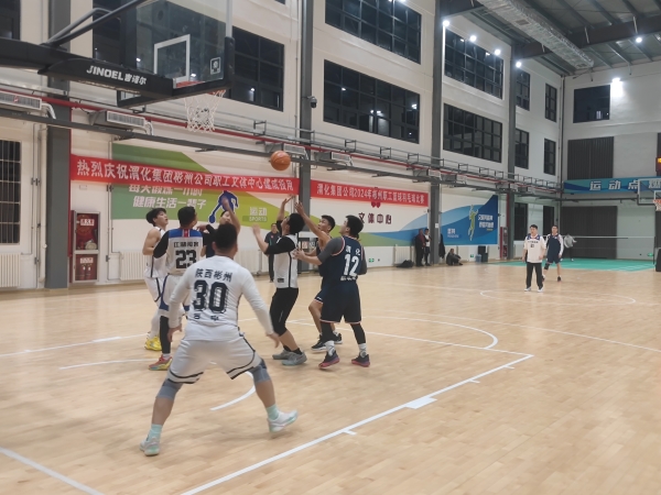1736119964369557.jpeg 2025年1月2日,彬州市籃球協(xié)會(huì)與彬州公司籃球代表隊(duì)在文體中心開(kāi)展籃球友誼賽-1.jpg