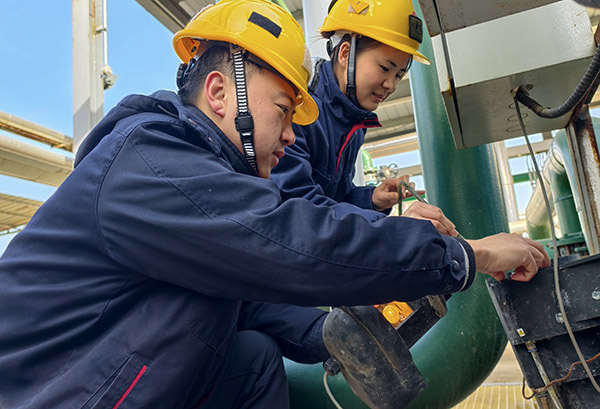 1738976033742717.jpeg 廢水崗位當(dāng)班人員發(fā)現(xiàn)濁度儀有故障,現(xiàn)場(chǎng)排查故障.jpg